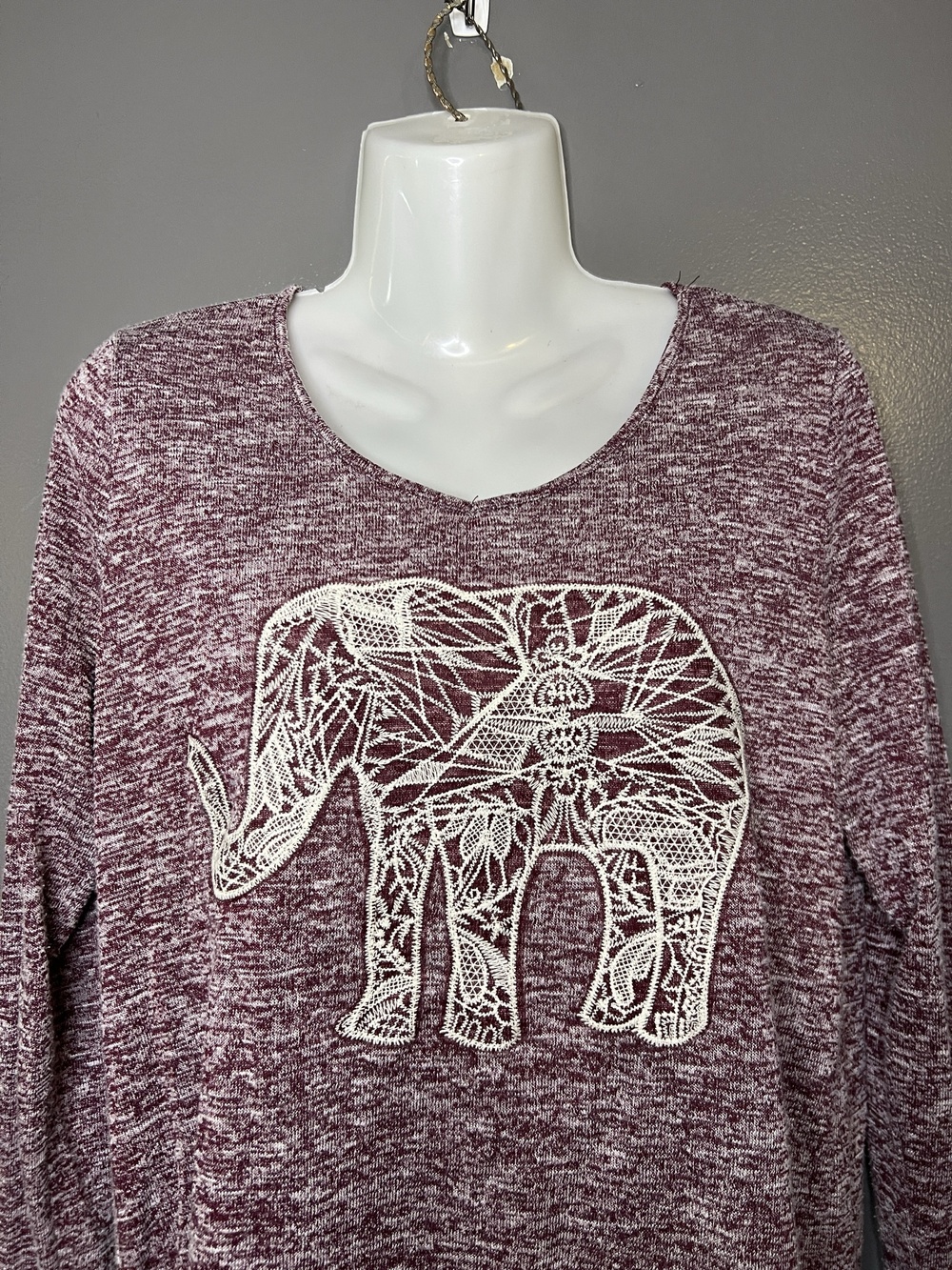 Aeropostale Sweater Womens Medium Red Elephant Embroidered Scoop Neck Pullover